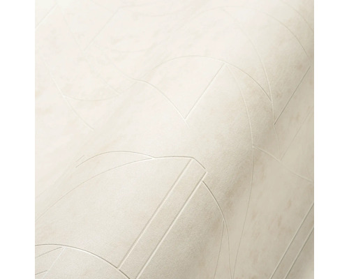 Close-up van een beige vliesbehang met geometrische patronen
