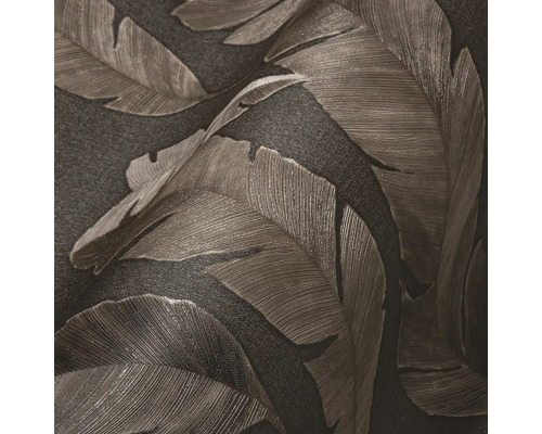 Close-up van een gestructureerd behang met bladerenmotief