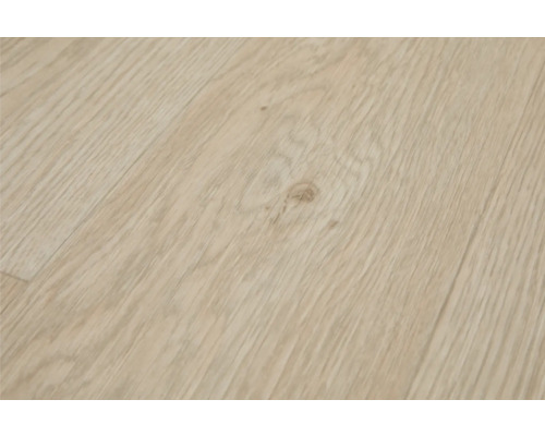 Close-up van een laminaatvloer met houtstructuur