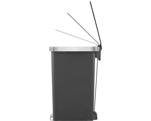 Grijze pedaalemmer met open deksel.