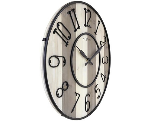 Nextime wandklok met metalen behuizing en cijfers