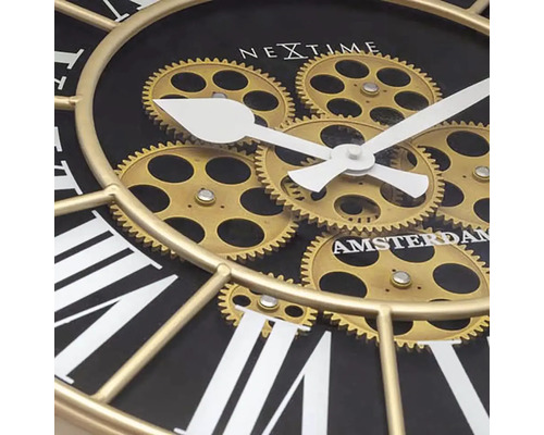Nextime wandklok met tandwielen en Romeinse cijfers