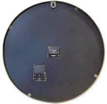 Achterkant van een ronde wandklok op batterijen