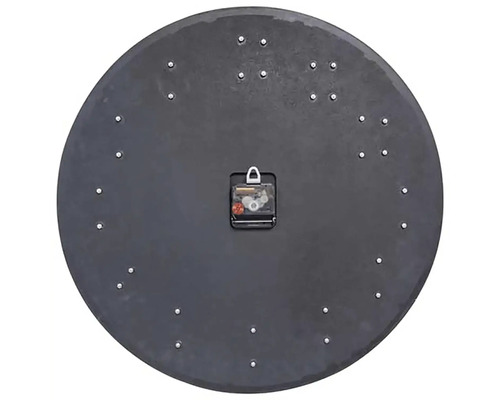 Achterkant van een ronde wandklok met uurwerk