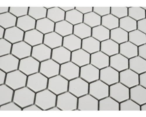 Close-up van witte zeshoekige tegels