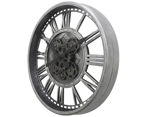 Decoratieve wandklok met Romeinse cijfers en tandwielontwerp.