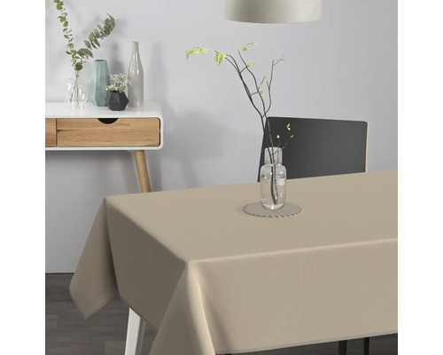 Beige tafelzeil op een tafel