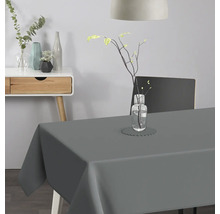 Grijs tafelkleed op een tafel met decoratie