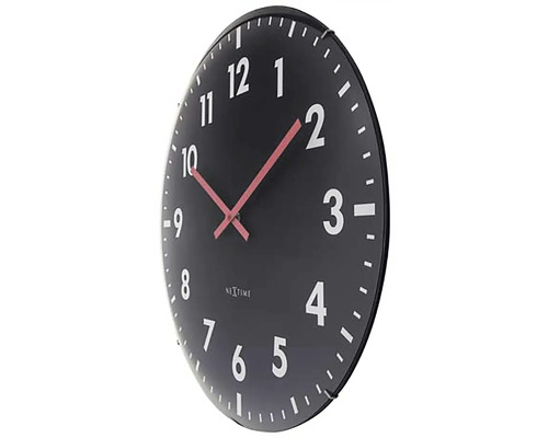 Wandklok met analoge display en Arabische cijfers