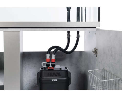 Fluval externe filter 407 in de onderkast van een aquarium
