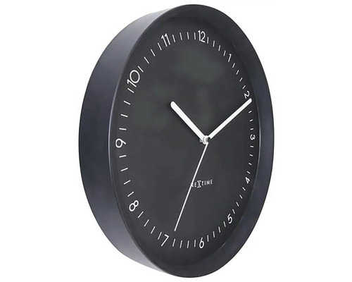 Wandklok met cijfers en NEXTIME logo