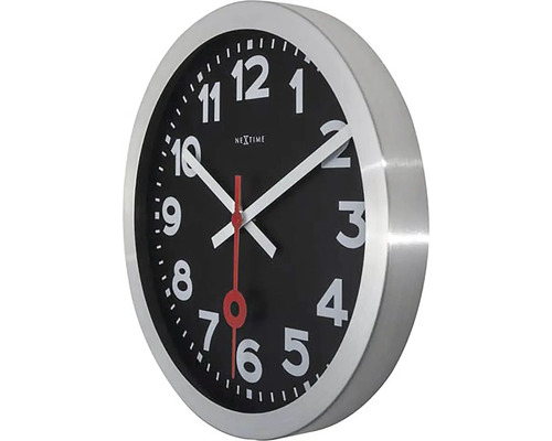 Nextime wandklok met grote wijzerplaat en zilverkleurige lijst