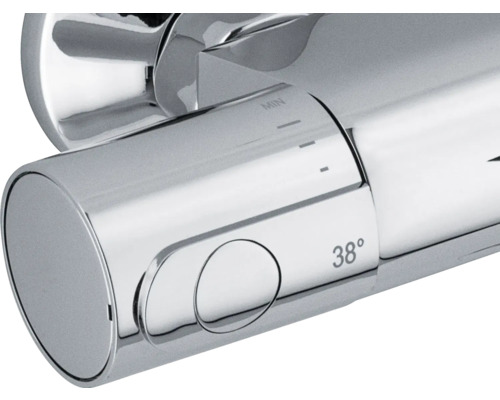 Detail van een kraan met temperatuurinstelling op 38 graden