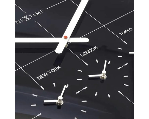 Close-up van een Nextime wereldklok met stadsnamen