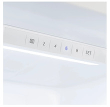 Close-up van de temperatuurregeling van een koelkast met de opties snel koelen, 2, 4, 6, 8 en instellen.