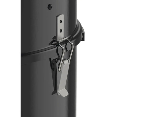 Gedetailleerde weergave van een houtskoolbarbecue met sluitmechanisme