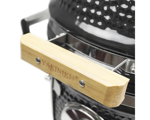 Detailopname van een YAKINIKU grill met houten handvat