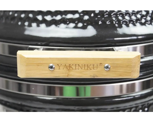 Detailopname van een Yakiniku grill met bamboe handvat