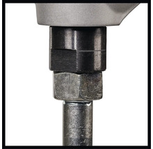 Gedetailleerde foto van een moersleutel met schroef en moeren