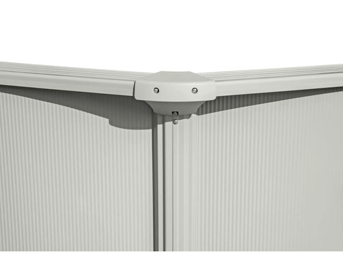 Hoekdetail van een frame zwembad met metalen frame