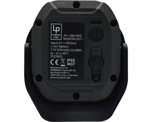 Achterkant van de Lumak Pro werklamp met technische gegevens en logo''s.