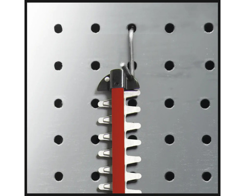 Heggenscharenmes voor opslag aan een wandbord