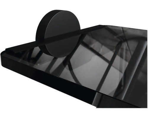 Detailopname van een zwarte glazen plank met wandmontage