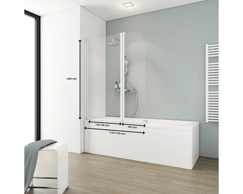 Bad met douchewand en maataanduidingen.