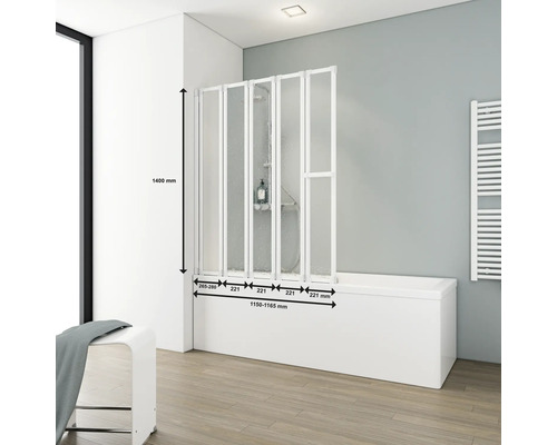 Badwand met afmetingen weergegeven op een badkuip