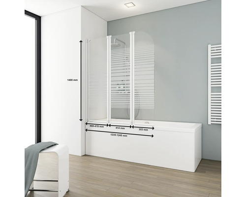 Glazen badwand met drie elementen en afmetingen, getoond op een bad