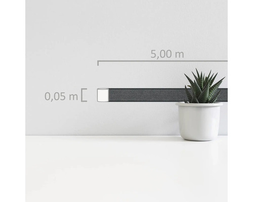 Afmetingen van een tapijt: 5,00 meter lang en 0,05 meter breed.