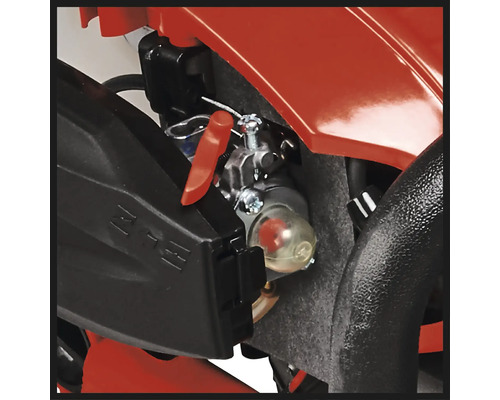 Detailopname van de motor van een bosmaaier