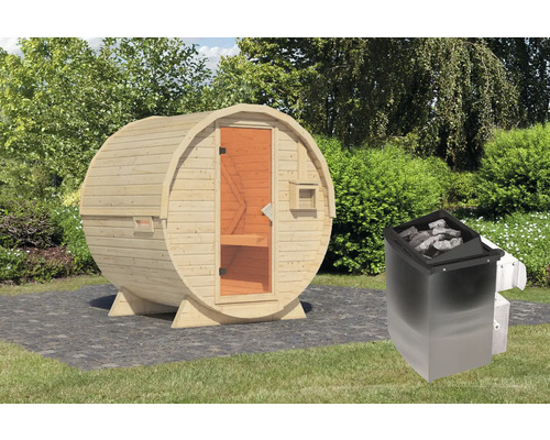 Houten barrelsauna met kachel in de tuin