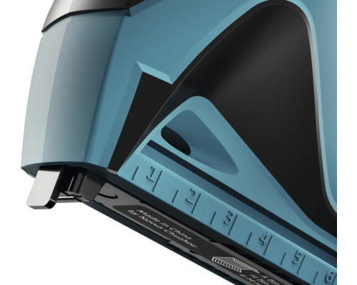 Detailopname van een tacker met maatverdeling