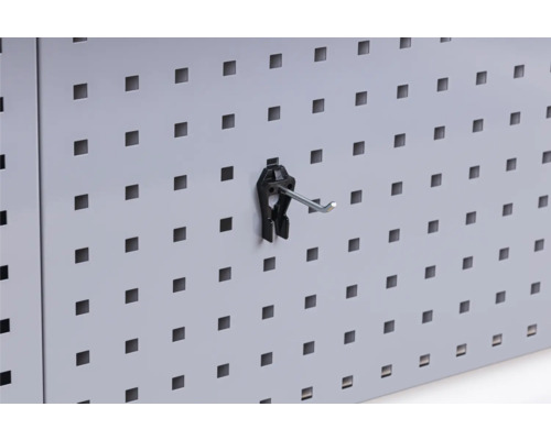 Gereedschaphaak op een geperforeerde wand