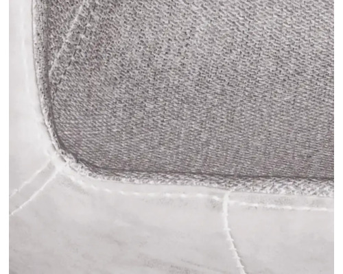 Detailweergave van een grijze stoffen bekleding met witte naad