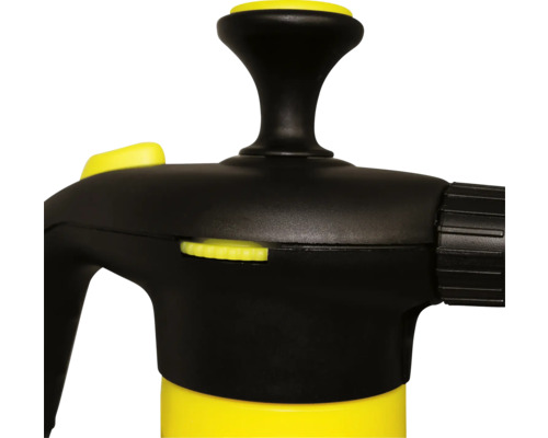 Detail van een tuinspuit met gele bedieningselementen