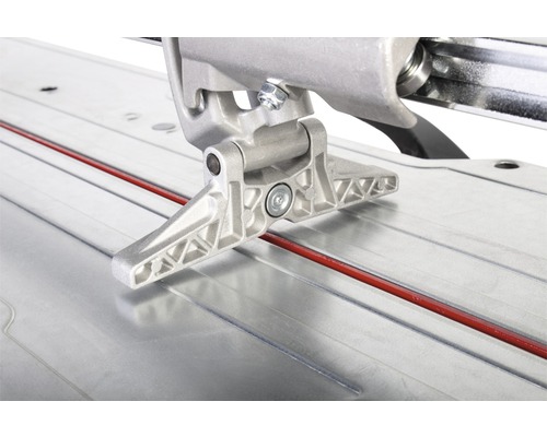 Detailopname tegelsnijder met hoekaanslag