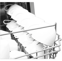 Vaatwasserkorf met kopjes