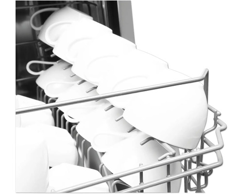 Vaatwasserkorf met kopjes