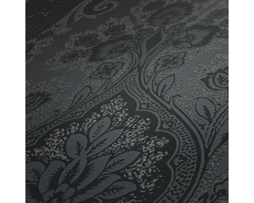 Close-up van een donker behang met bloemmotief