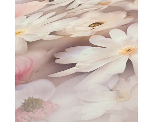 Close-up van een behangpatroon met bloemmotieven.