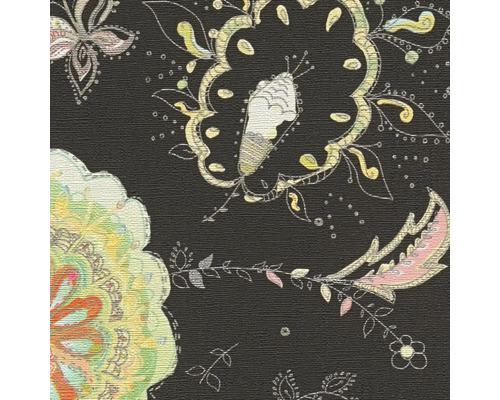 Behang met bloemmotief en vlinderpatroon