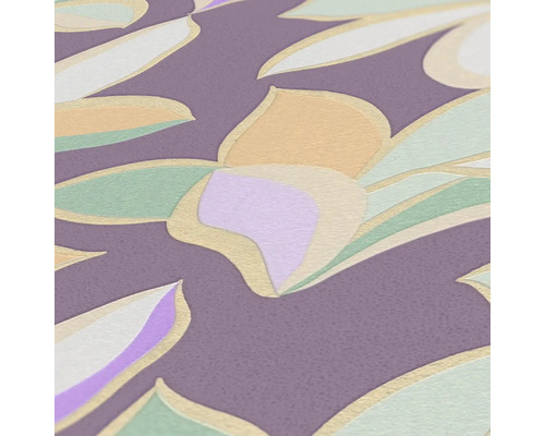 Close-up van een gestructureerd behang met een bloemmotief