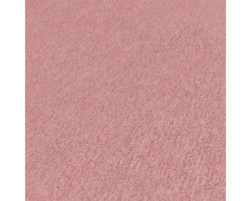 Close-up van een roze vinylbehang met fijne structuur