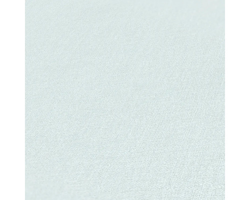 Close-up van een lichtgekleurd textielbehang met lichte structuur