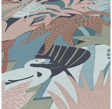 Close-up van een behang met een tropisch plantenmotief