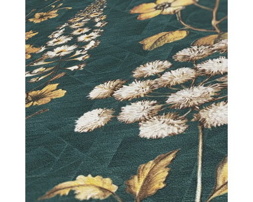 Behang met bloemmotief op een donkere achtergrond