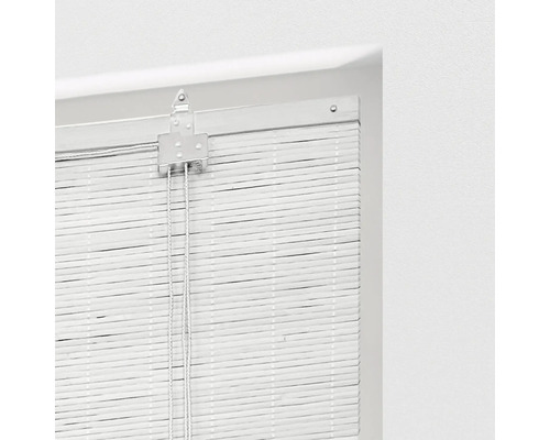 Detailopname van een bamboe jaloezie met trekkoorden