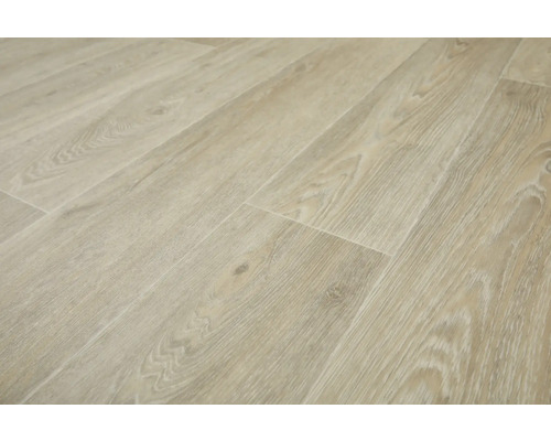 Close-up van lichte laminaatvloer met houtlook